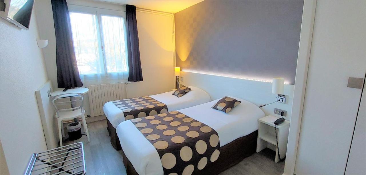 Contact Hotel Du Cerf Château-Gontier Zewnętrze zdjęcie