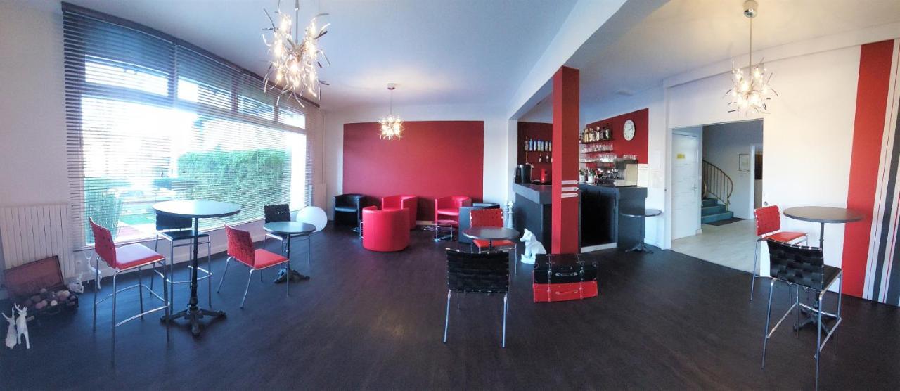 Contact Hotel Du Cerf Château-Gontier Zewnętrze zdjęcie