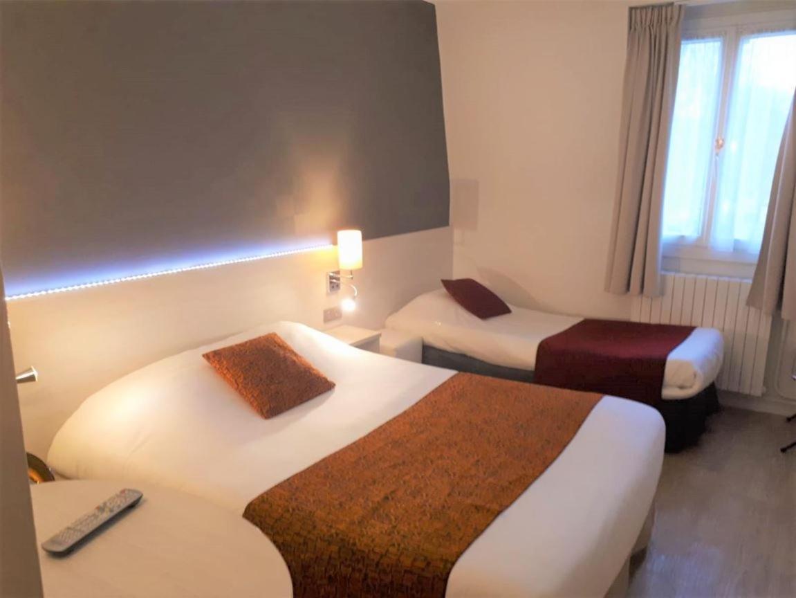 Contact Hotel Du Cerf Château-Gontier Zewnętrze zdjęcie