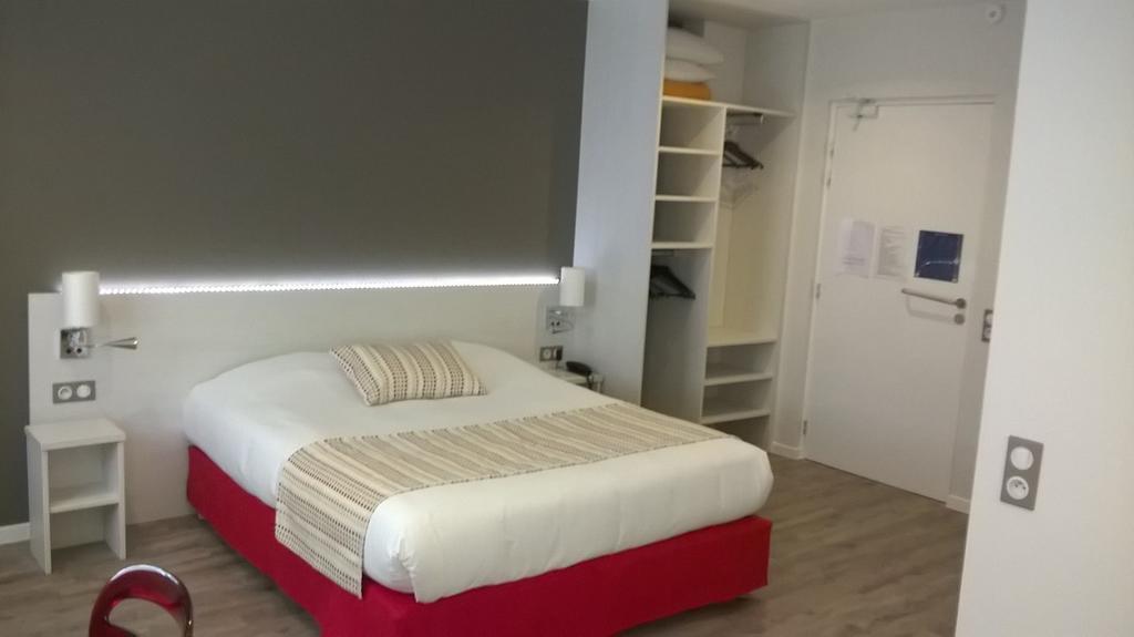 Contact Hotel Du Cerf Château-Gontier Pokój zdjęcie