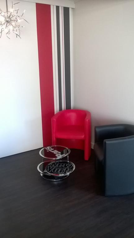 Contact Hotel Du Cerf Château-Gontier Zewnętrze zdjęcie