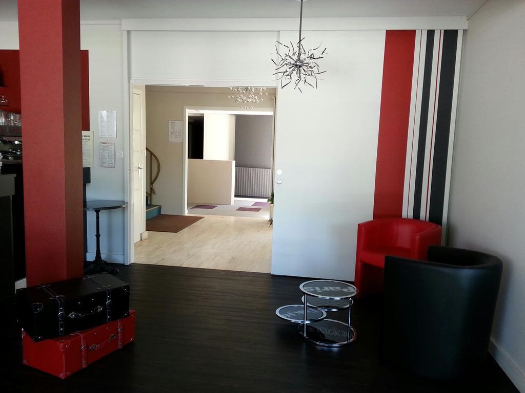 Contact Hotel Du Cerf Château-Gontier Zewnętrze zdjęcie