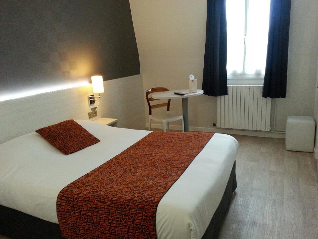 Contact Hotel Du Cerf Château-Gontier Pokój zdjęcie