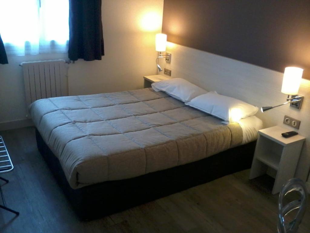 Contact Hotel Du Cerf Château-Gontier Pokój zdjęcie