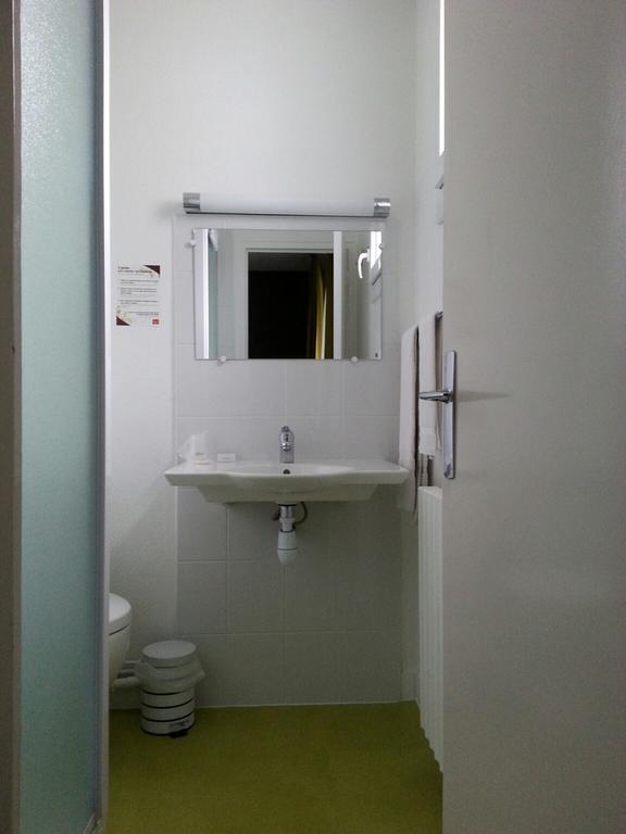 Contact Hotel Du Cerf Château-Gontier Zewnętrze zdjęcie