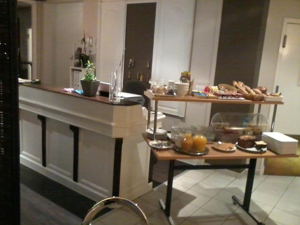 Contact Hotel Du Cerf Château-Gontier Zewnętrze zdjęcie
