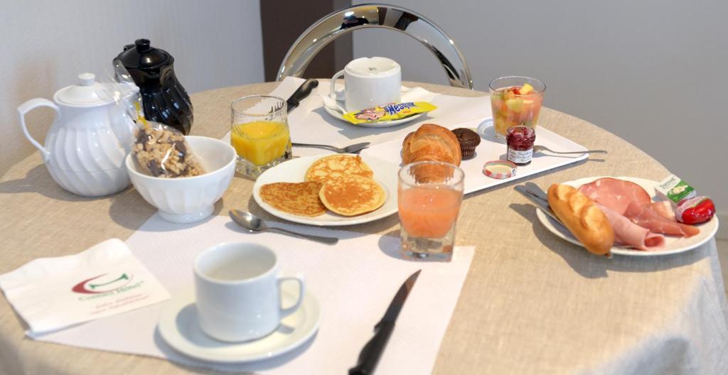 Contact Hotel Du Cerf Château-Gontier Zewnętrze zdjęcie