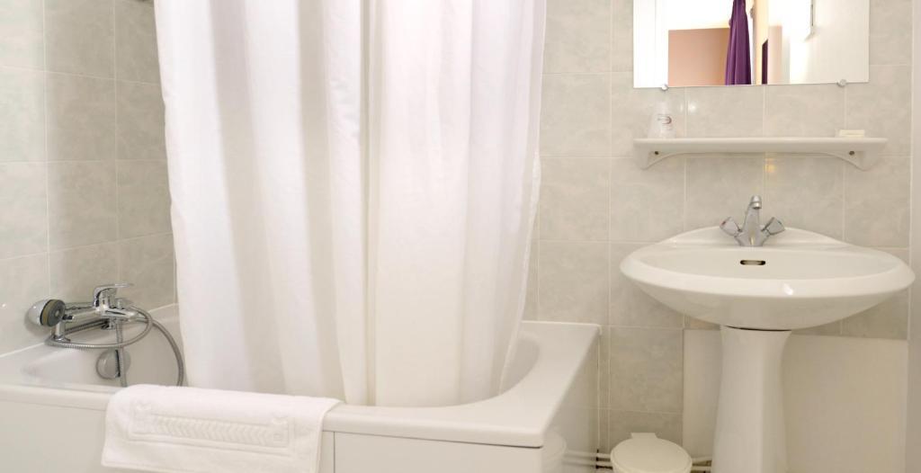 Contact Hotel Du Cerf Château-Gontier Pokój zdjęcie