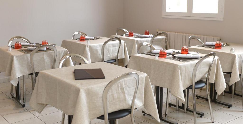 Contact Hotel Du Cerf Château-Gontier Zewnętrze zdjęcie