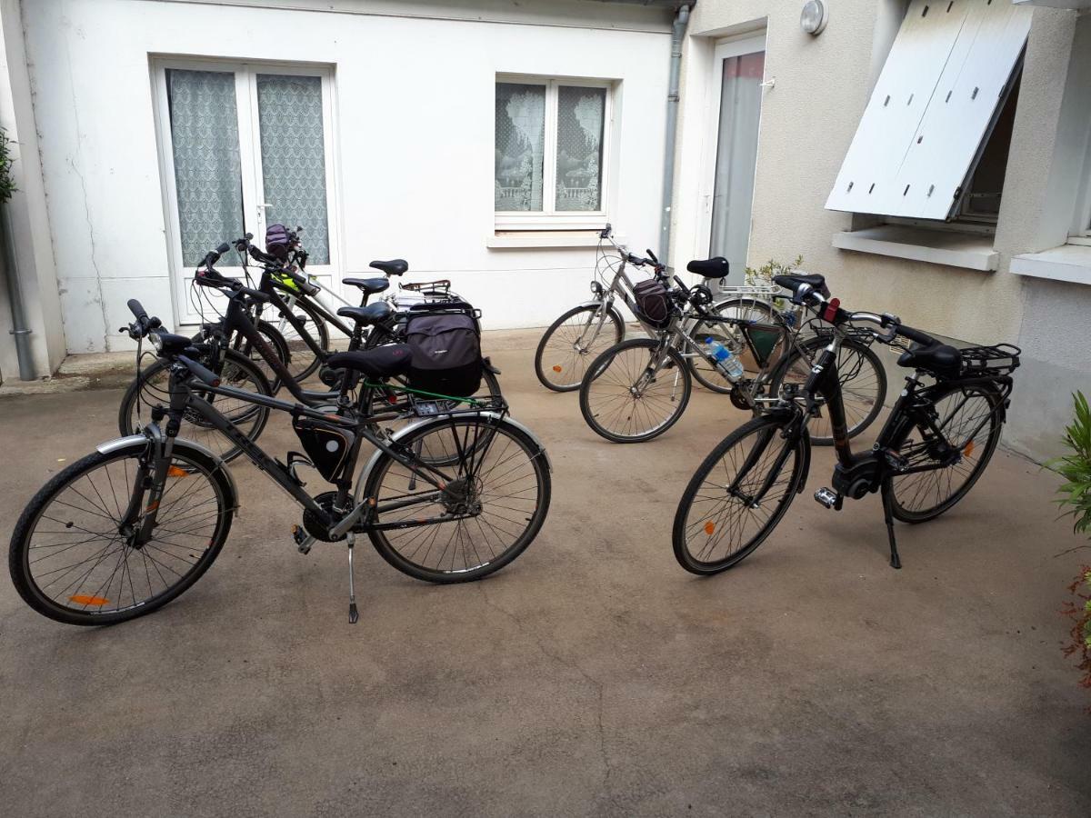 Contact Hotel Du Cerf Château-Gontier Zewnętrze zdjęcie